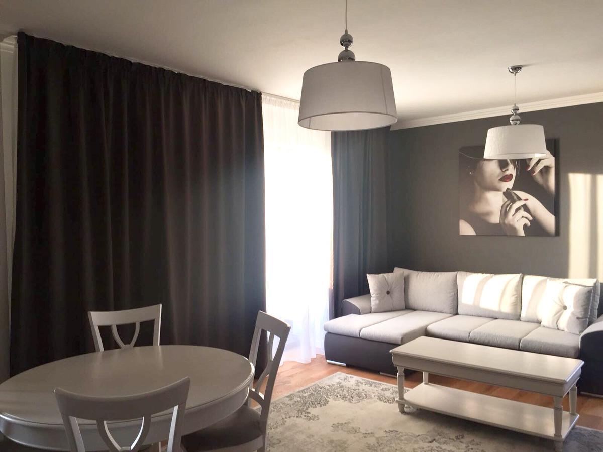 Flori De Iulie Apartamente Brassó Kültér fotó