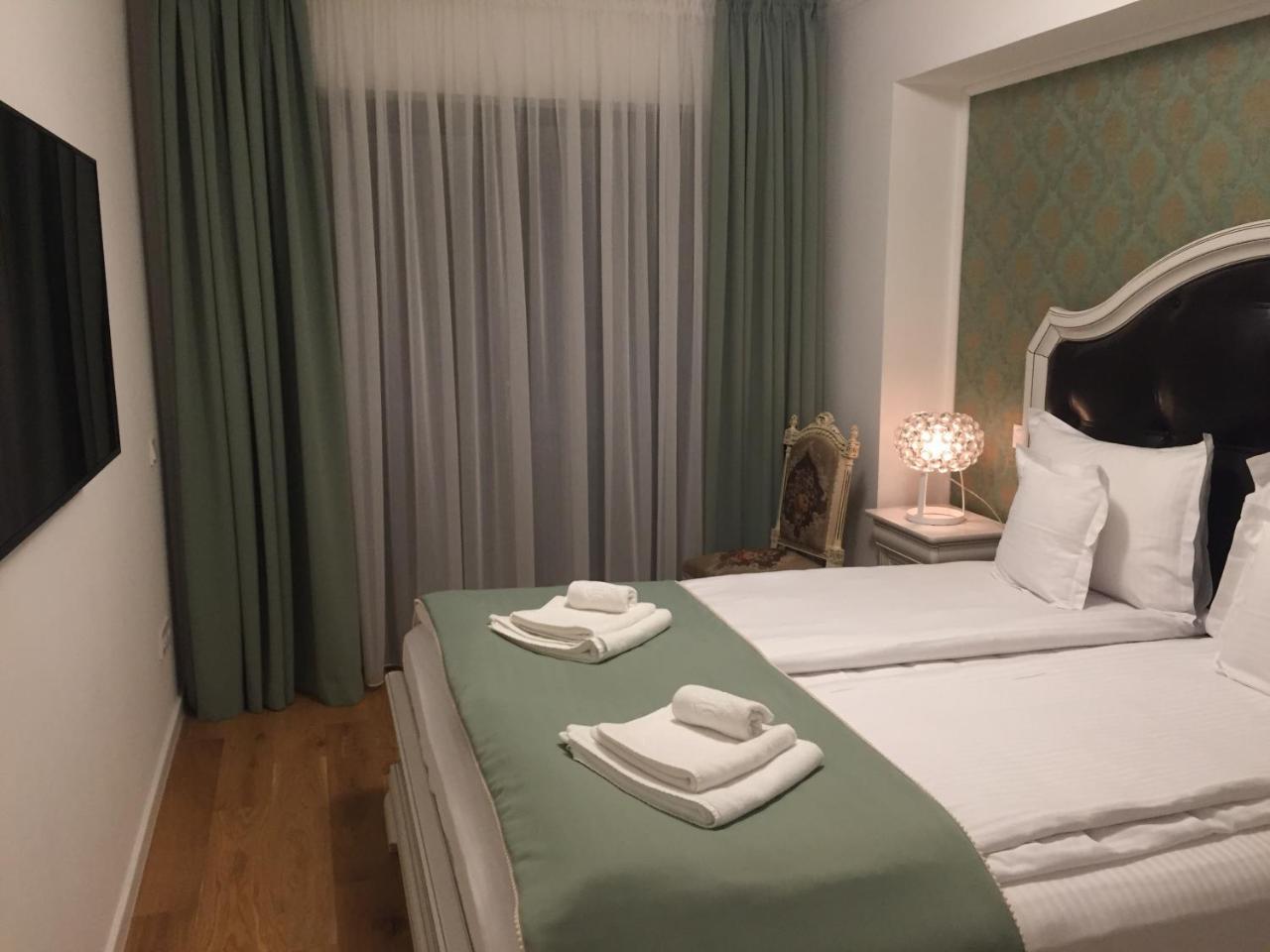 Flori De Iulie Apartamente Brassó Kültér fotó