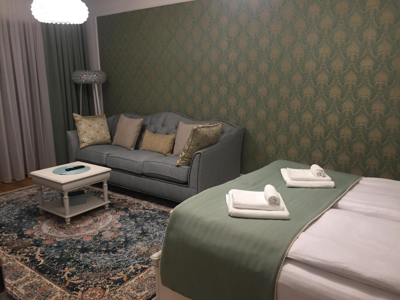 Flori De Iulie Apartamente Brassó Kültér fotó