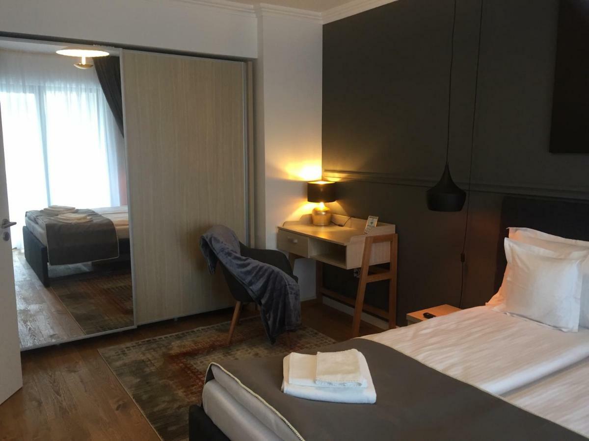 Flori De Iulie Apartamente Brassó Kültér fotó